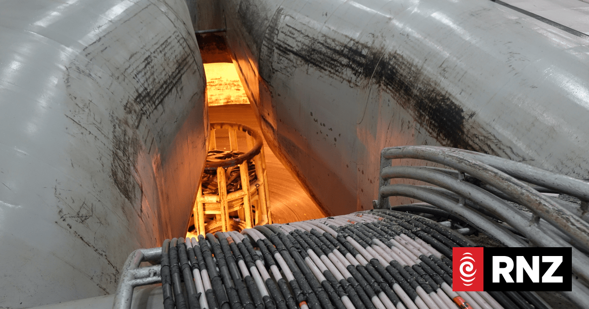 Auckland-based Hawaiki Cable sold to Singapore firm | RNZ News