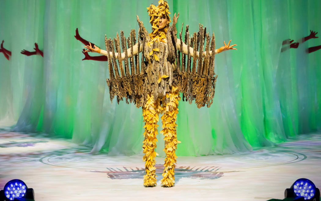 Termite Cathedral, Katherine Bertram, New Zealand WOW - World of WearableArt 2024. Natural World, 25 September. Wellington, NZ.  Photo credit: Stephen A’Court.